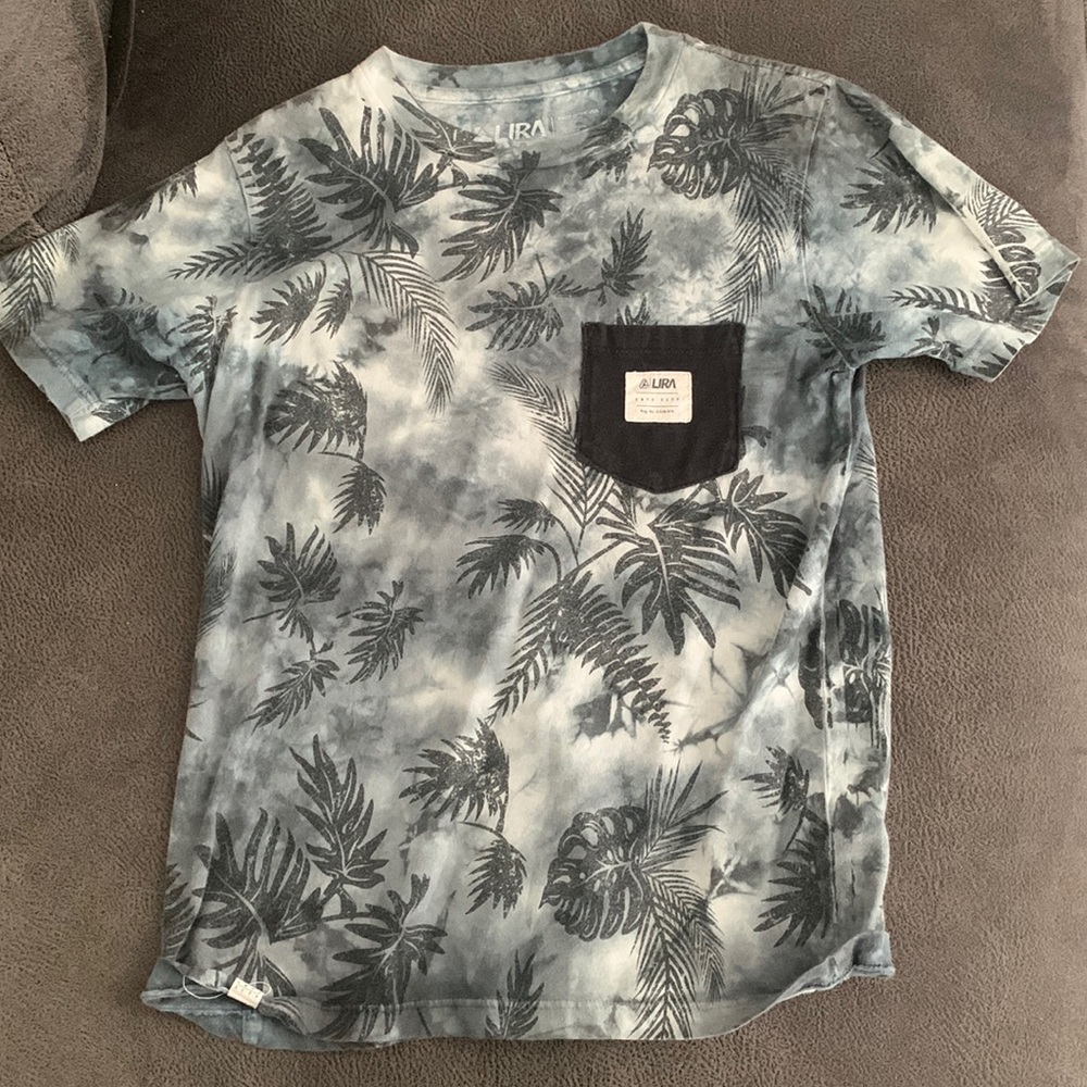 Boys size small lira shirt